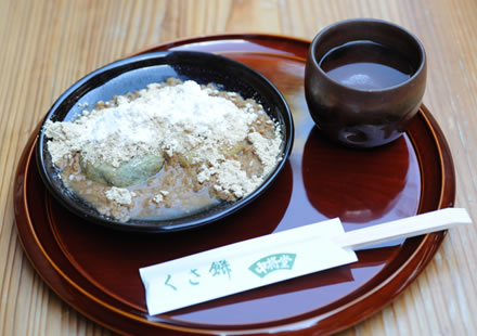 きなこがけ草餅と煎茶のセット　￥800
