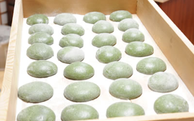 店内メニューで使用されている草餅です